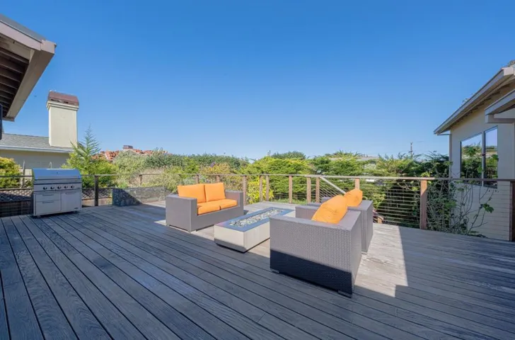 1142 Crest Avenue, Pacific Grove, California 93950
