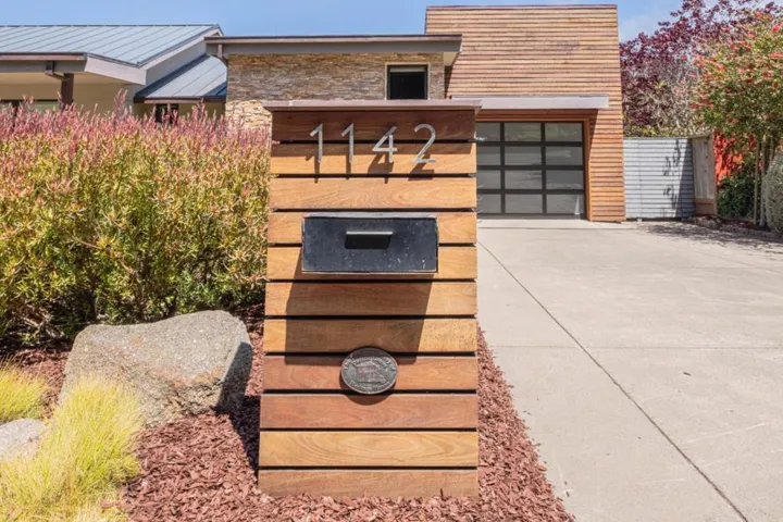 1142 Crest Avenue, Pacific Grove, California 93950