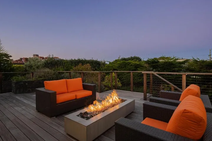 1142 Crest Avenue, Pacific Grove, California 93950