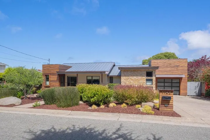 1142 Crest Avenue, Pacific Grove, California 93950