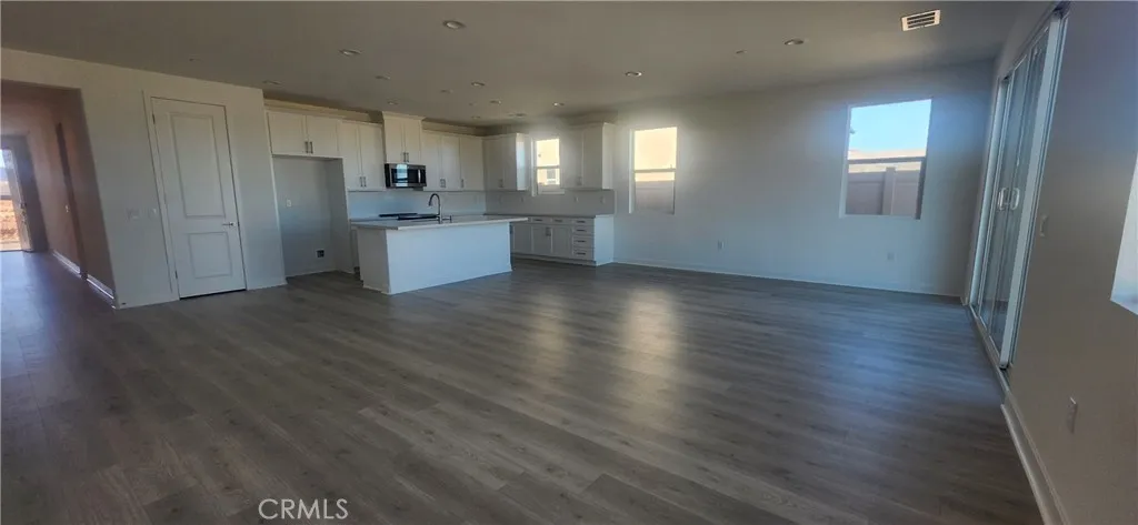 17418 Whiskey Meadows, Hesperia, California 92345 home-pic-2