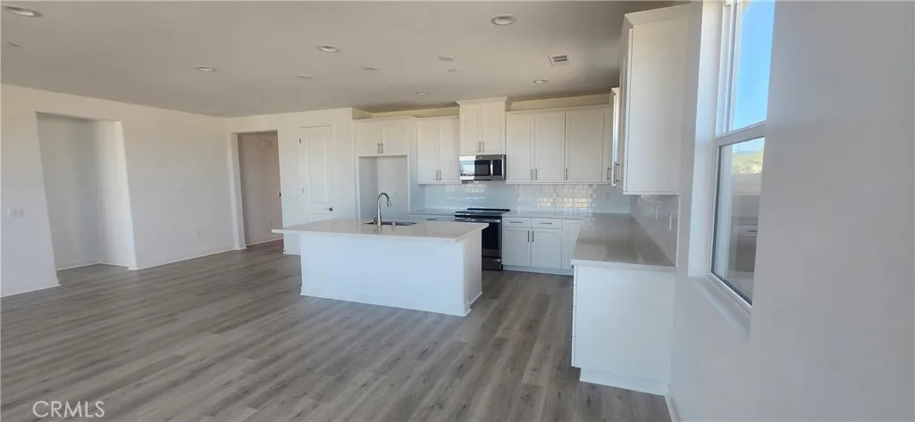 17418 Whiskey Meadows, Hesperia, California 92345 home-pic-3