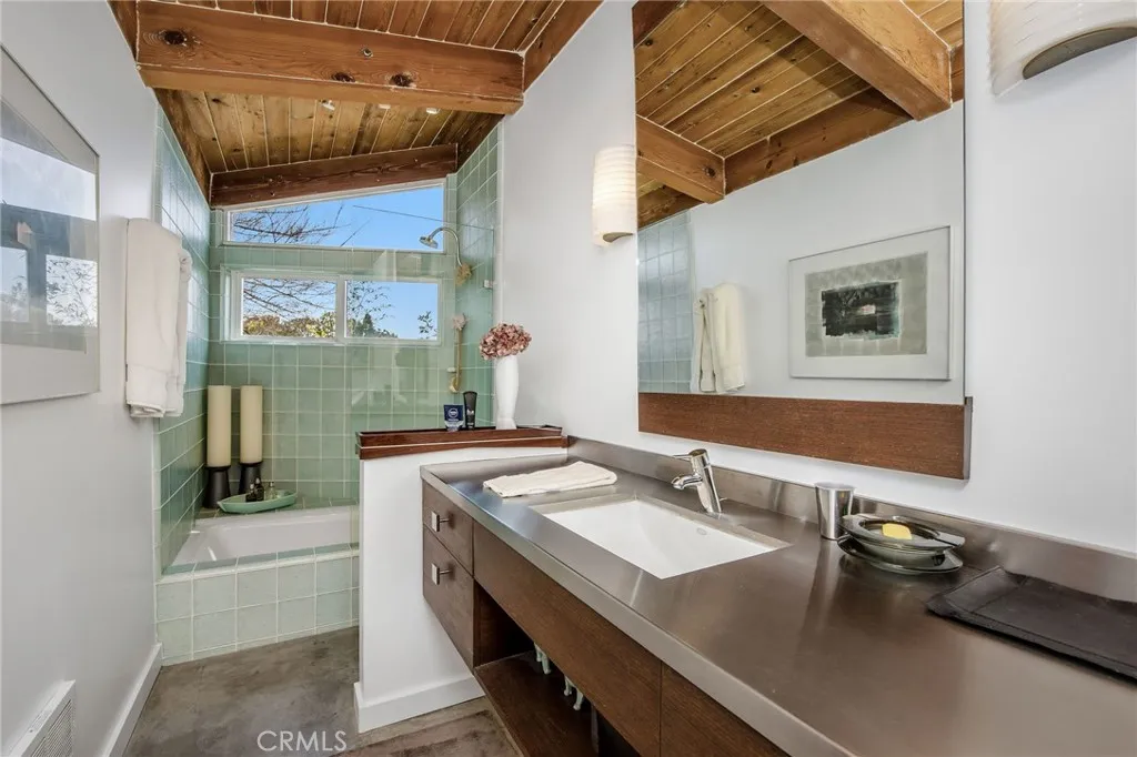 1503 Skylark Lane, Los Angeles, California 90069 home-pic-23