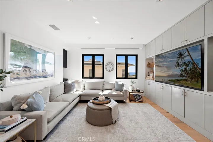 Upstairs loft/Bonus/Office