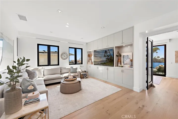 Upstairs loft/Bonus/Office