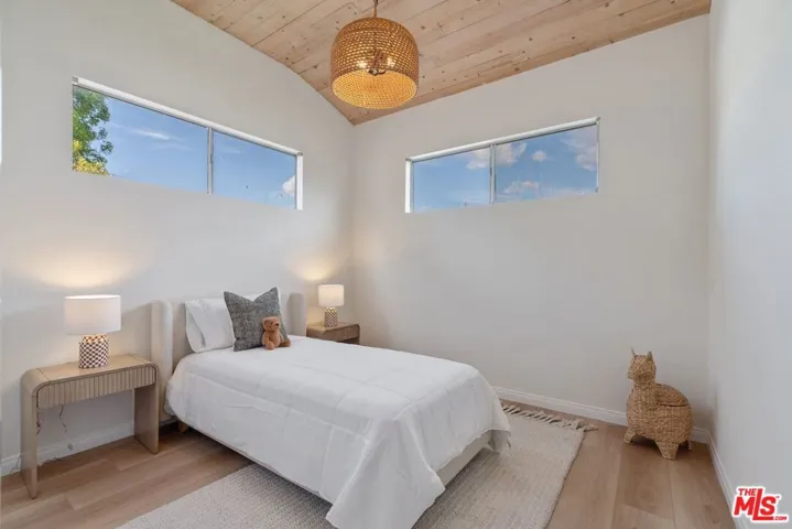 5648 Gentry Avenue, Valley Village, California 91607