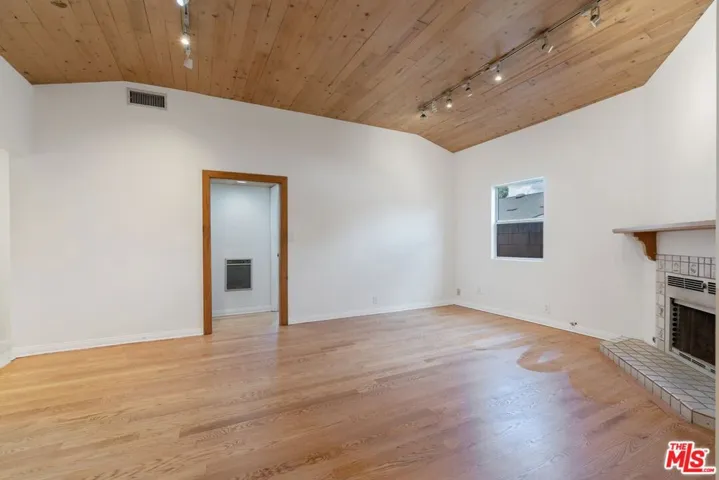 5648 Gentry Avenue, Valley Village, California 91607