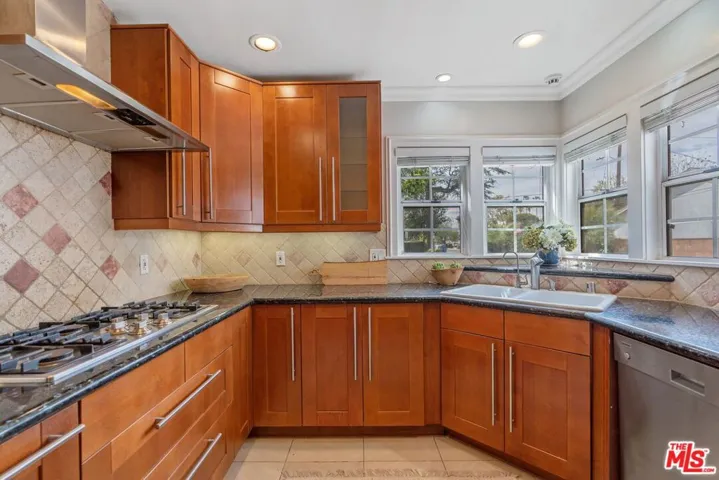 5648 Gentry Avenue, Valley Village, California 91607