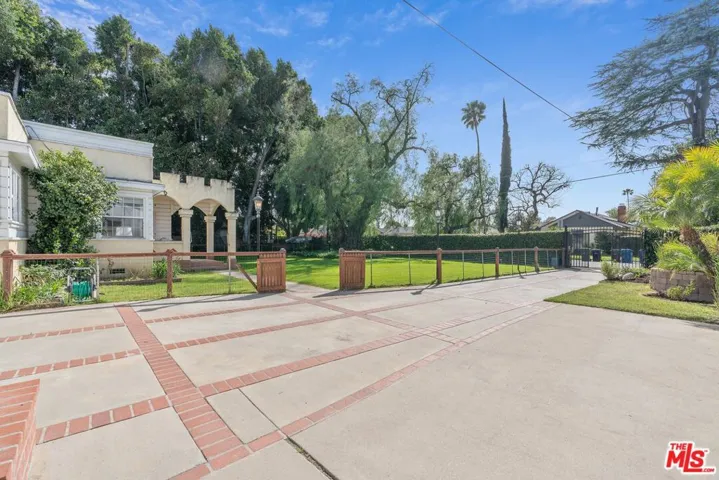 5648 Gentry Avenue, Valley Village, California 91607