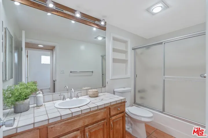 5648 Gentry Avenue, Valley Village, California 91607