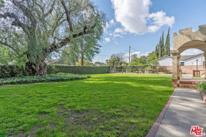 5648 Gentry Avenue, Valley Village, California 91607