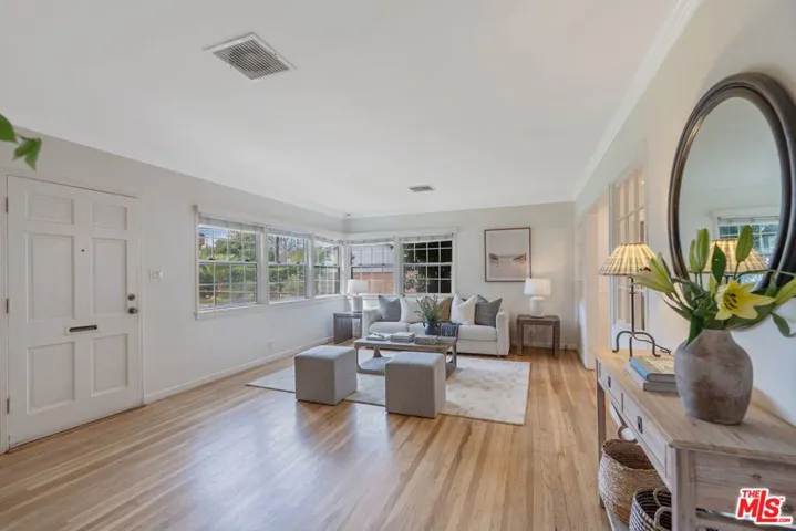 5648 Gentry Avenue, Valley Village, California 91607