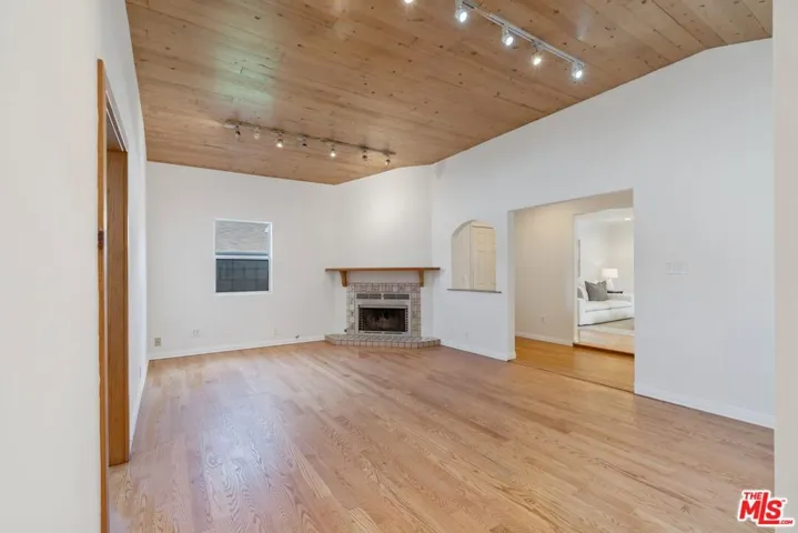 5648 Gentry Avenue, Valley Village, California 91607