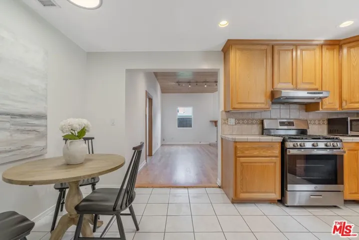 5648 Gentry Avenue, Valley Village, California 91607