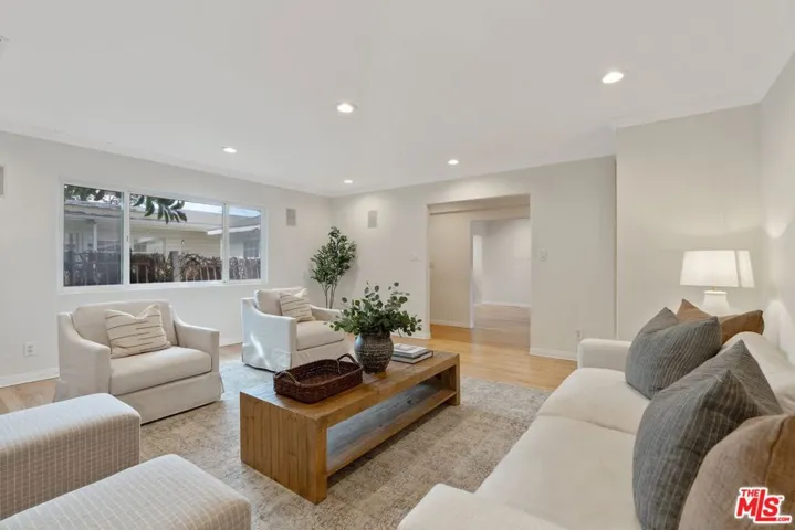 5648 Gentry Avenue, Valley Village, California 91607