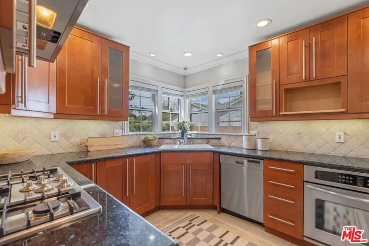5648 Gentry Avenue, Valley Village, California 91607