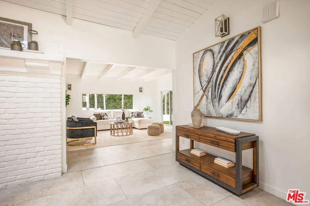 16733 Oak View Drive, Encino, California 91436 home-pic-13