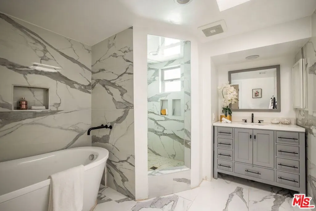 16733 Oak View Drive, Encino, California 91436 home-pic-25