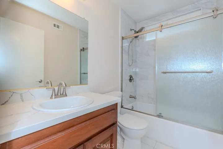 Upstairs ensuite.