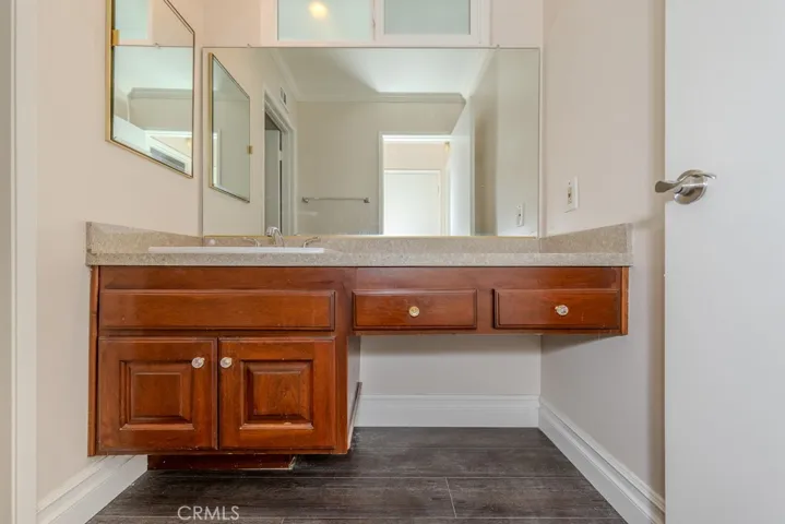 Downstairs full-bathroom.