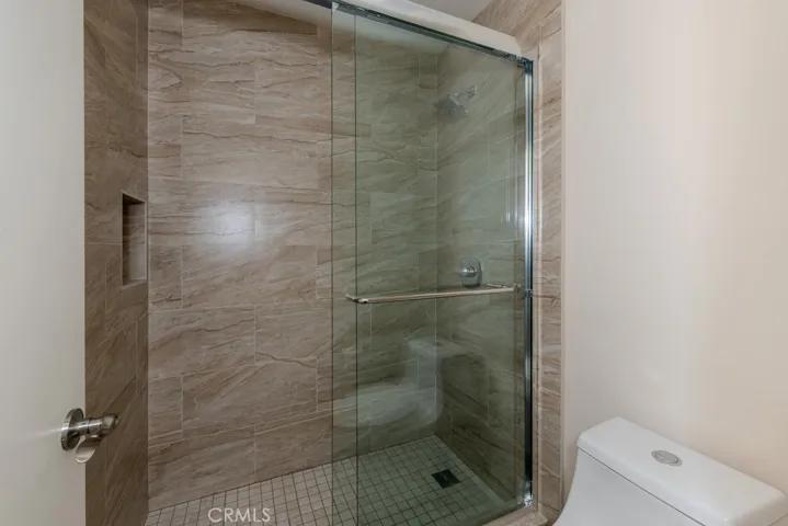 Downstairs full-bathroom.