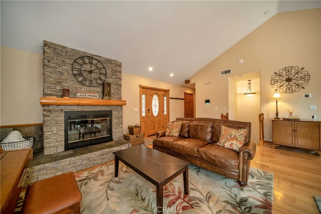 27391 Cottonwood Lane, Lake Arrowhead, California 92352 home-pic-1