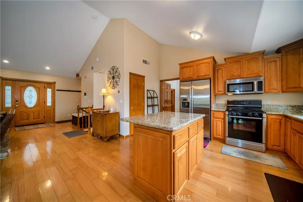 27391 Cottonwood Lane, Lake Arrowhead, California 92352 home-pic-0