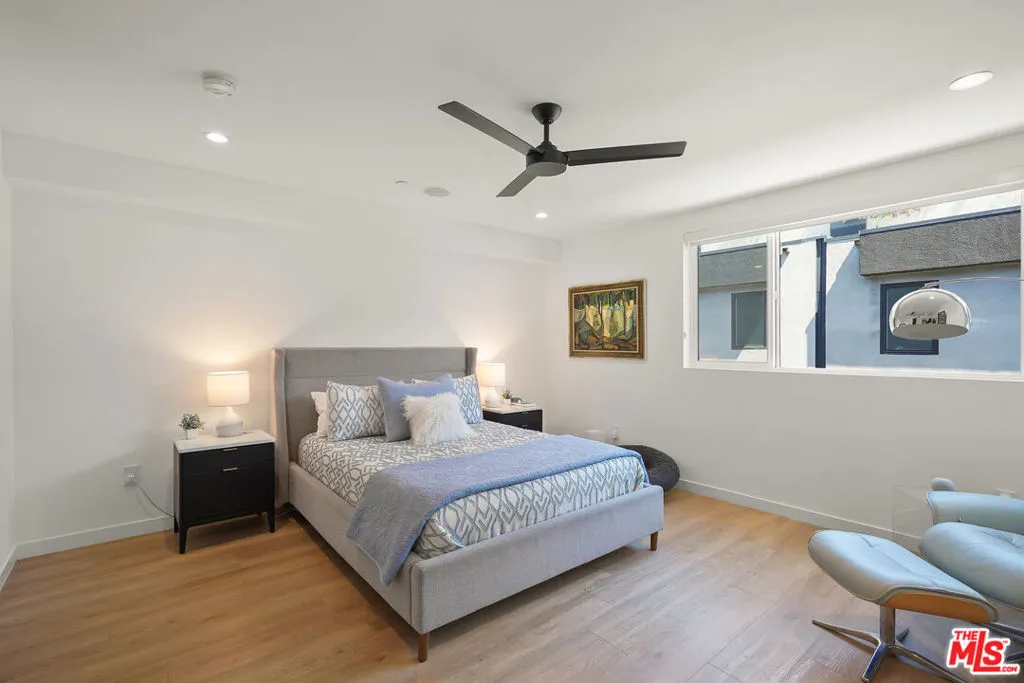 926 N Ridgewood Place, Los Angeles, California 90038 home-pic-10