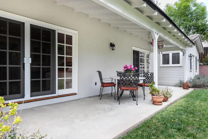 Nice covered patio.