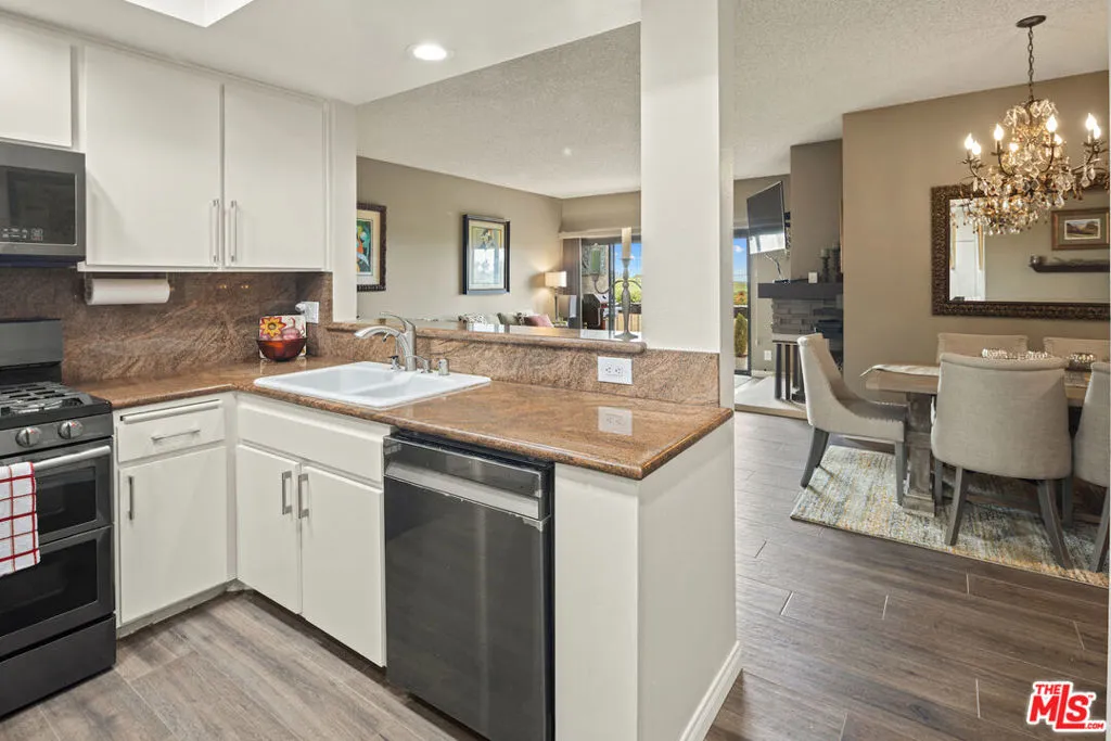 8180 Manitoba Street 149, Playa Del Rey, California 90293 home-pic-8