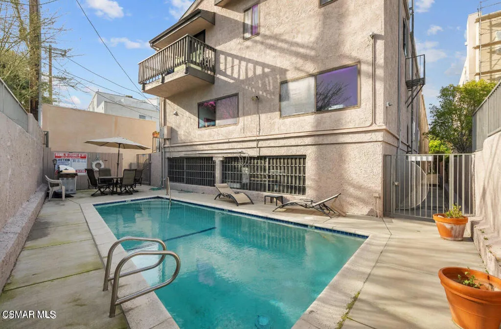 13012 Valleyheart Drive 6, Studio City, California 91604 home-pic-26