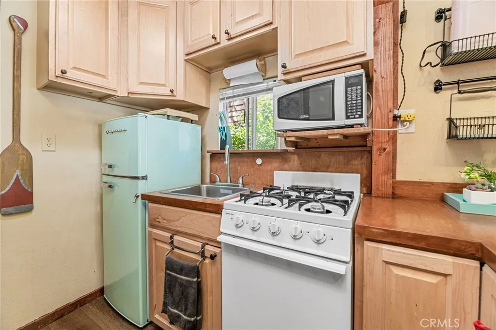 517 Moreno Lane, Sugarloaf, California 92386 home-pic-8