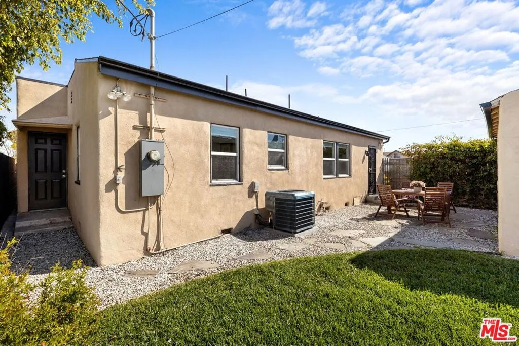 2400 W 74th Street, Los Angeles, California 90043 home-pic-16