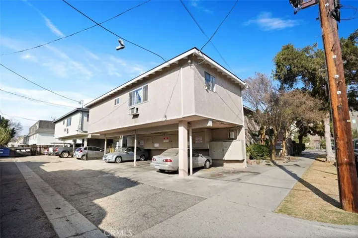 13136 Victory Boulevard, Van Nuys, California 91401