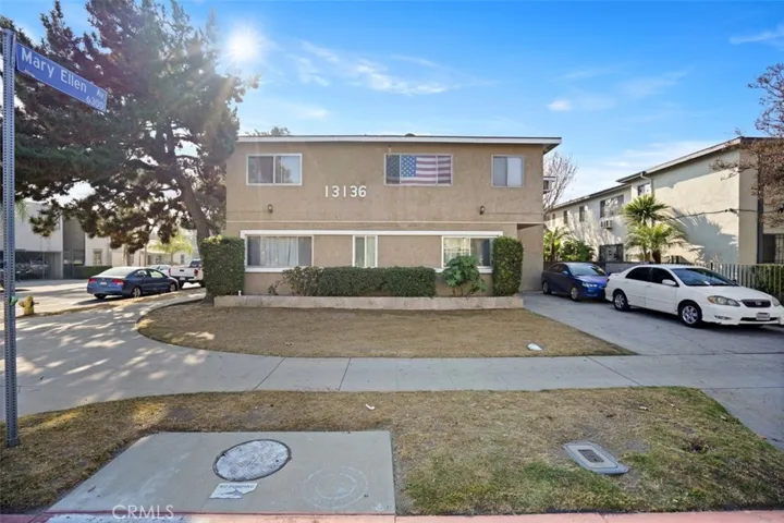 13136 Victory Boulevard, Van Nuys, California 91401