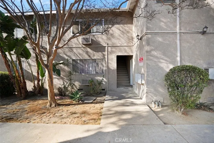 13136 Victory Boulevard, Van Nuys, California 91401