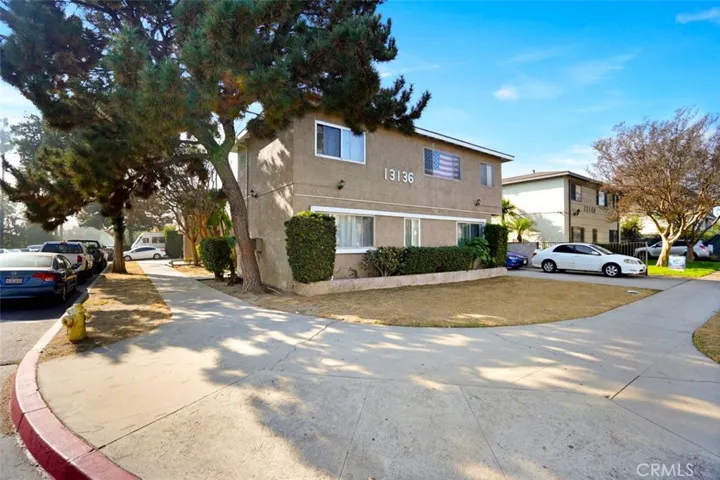 13136 Victory Boulevard, Van Nuys, California 91401