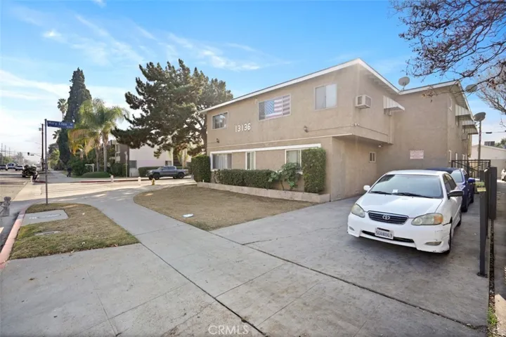 13136 Victory Boulevard, Van Nuys, California 91401