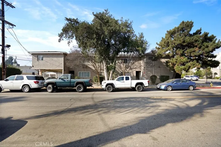 13136 Victory Boulevard, Van Nuys, California 91401