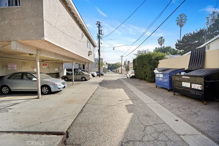 13136 Victory Boulevard, Van Nuys, California 91401