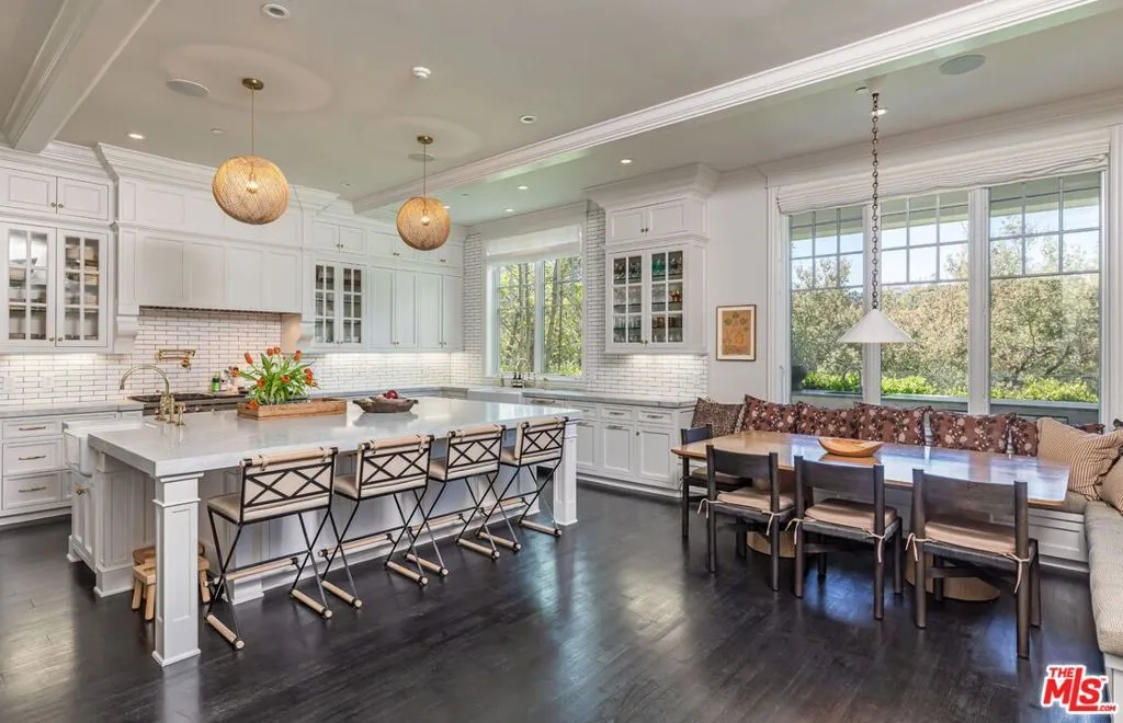 940 E Oakmont Drive, Los Angeles, California 90049 home-pic-13