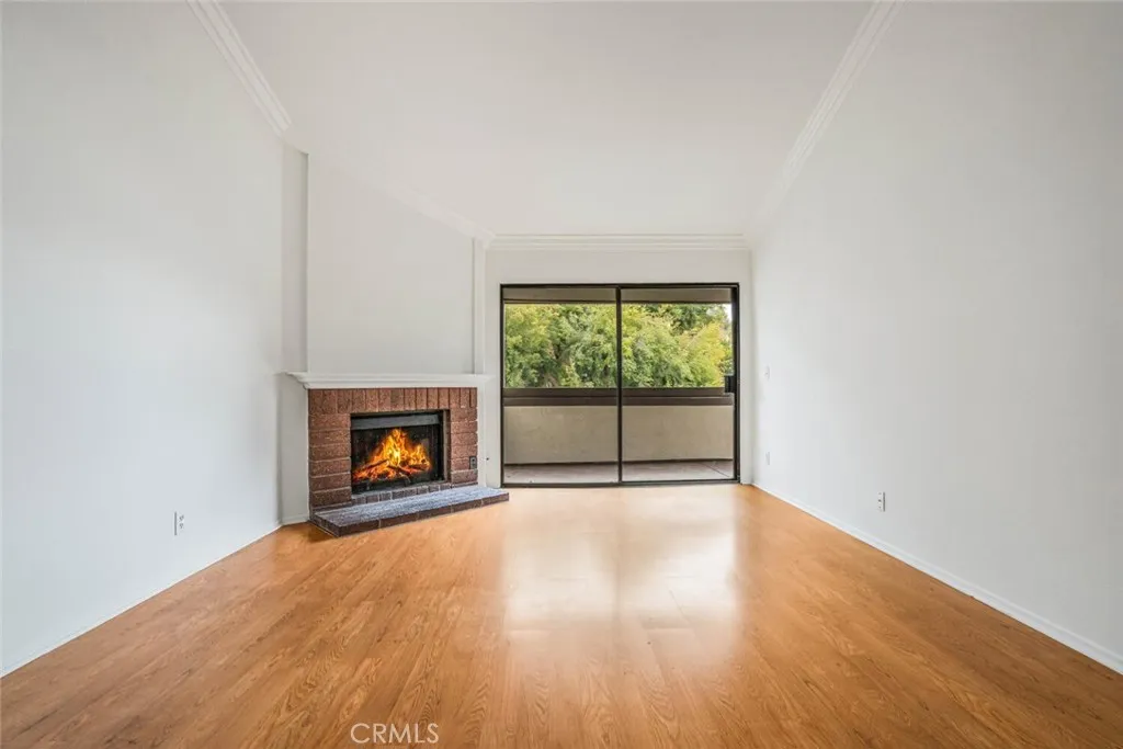 5800 Owensmouth Avenue 78, Woodland Hills, California 91367 home-pic-8