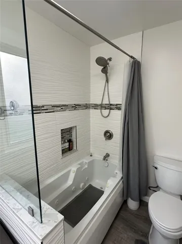 Downstairs bathroom 2.