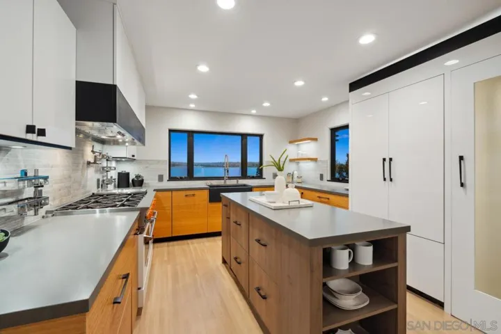 3434 Crown Point Drive, San Diego, California 92109