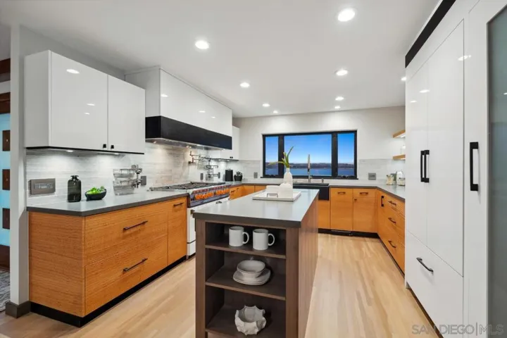 3434 Crown Point Drive, San Diego, California 92109