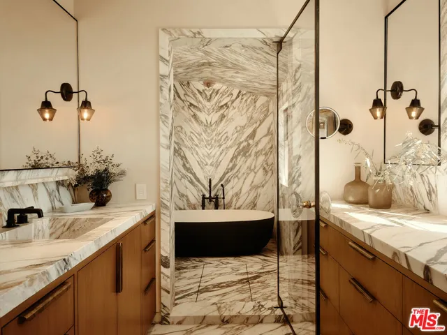 14924 Camarosa Drive, Pacific Palisades, California 90272