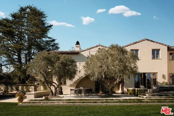 14924 Camarosa Drive, Pacific Palisades, California 90272
