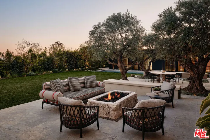 14924 Camarosa Drive, Pacific Palisades, California 90272