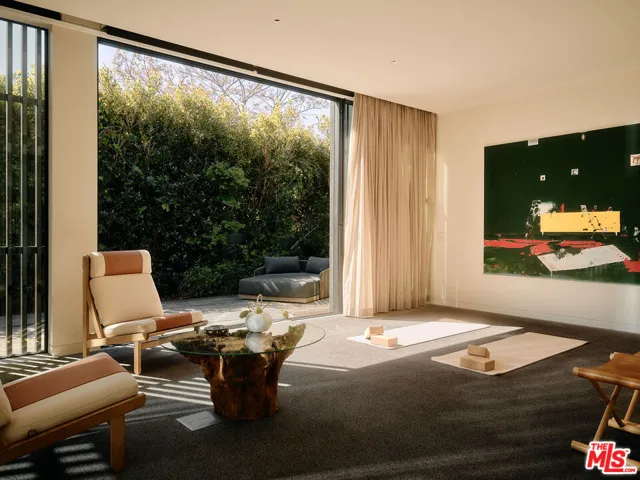 14924 Camarosa Drive, Pacific Palisades, California 90272
