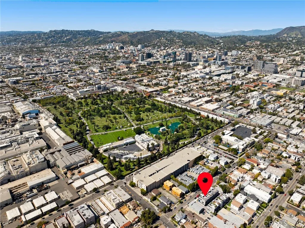 922 N Ridgewood Pl, Los Angeles, California 90038 home-pic-28